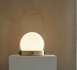 Lampe, baladeuse, Carrie, laiton brossé, LED, dim, 2700K, 380 lm, Ø13,5cm, H24,5cm - Audo Copenhagen