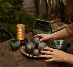 Lampe, Baladeuse, Frechin à table, marbre noir, finition or, LED, dim, 2200K, 100 lm, Ø13cm, H16,6cm - DCW éditions Paris