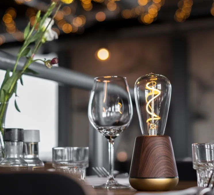 Lampe, Baladeuse, One, noyer, Led, 2200K, 43lm, Ø8,5cm, H19,5cm - Humble