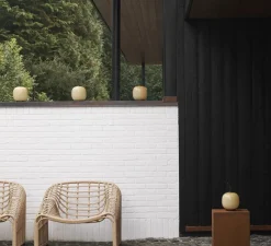 Lampe, Baladeuse, VL 45 Radiohus, laiton noir, verre brillant jaune pâle, IP44, LED, dim, 2000-2700K, lm, Ø17,5cm, H27,5cm - Louis Poulsen