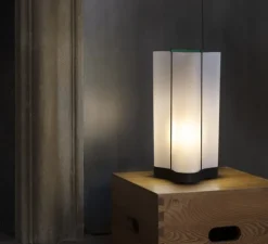 Lampe, Cabanon, réédition Le Corbusier, blanc, zinc noir, Ø21cm, H42cm - Nemo Lighting