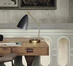 Lampe de bureau, Grasshopper, noir, H41,2cm, Ø14,4cm - Gubi