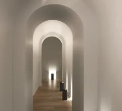 Lampe, "Mais plus que cela je ne peux pas", gris, LED, 2700k, 1000lm, L14cm, H35cm - Nemo Lighting