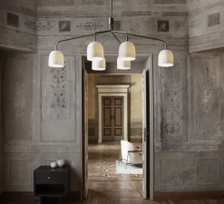 Lustre 6 bras, Howard, blanc, laiton, L133,6cm, H60,4cm - Gubi