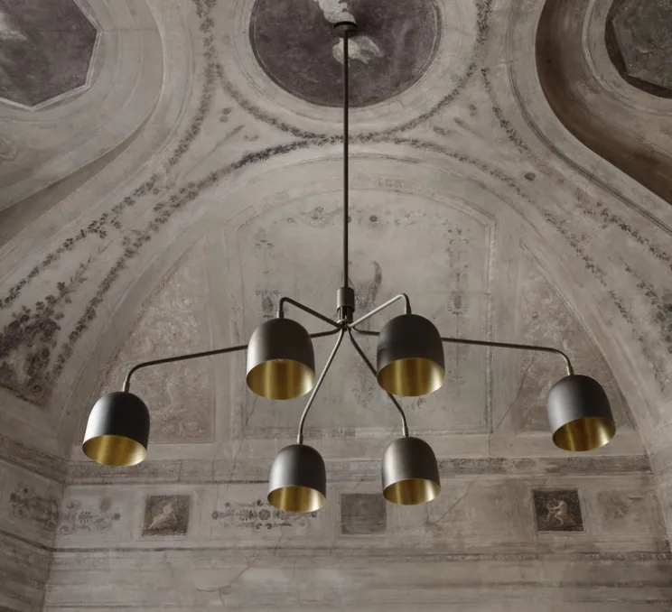 Lustre 6 bras, Howard, bronze, laiton, L133,6cm, H60,4cm - Gubi