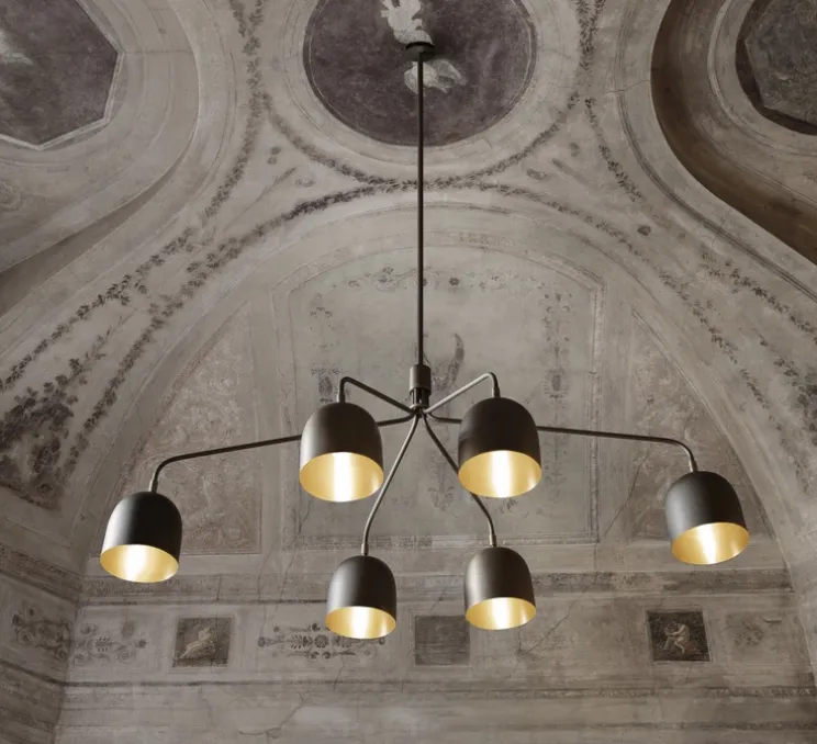 Lustre 6 bras, Howard, bronze, laiton, L133,6cm, H60,4cm - Gubi