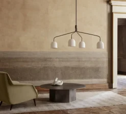 Lustre 4 bras, Howard Long, blanc, laiton, L133,6cm, H60,4cm - Gubi