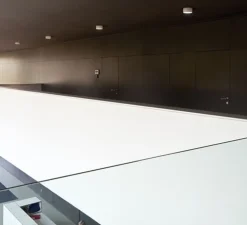 Plafonnier, Domo 8200, laqué blanc mat à l'intérieur, laqué blanc mat à l'extérieur, LED, 2700K, 598 lm, Ø18,5cm, H9cm - Vibia