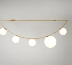 Plafonnier, Girlande 5 globes, laiton, L150cm, H40,25cm - Atelier Areti