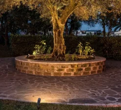 Spot sur piquet, d'extérieur, Syna, aluminium, noir, IP55, LED, 3000K, 470lm, L14,5cm, H10cm - Slv