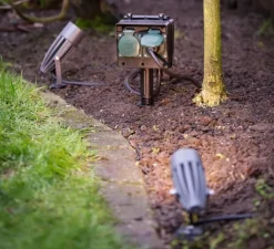 Spot sur piquet, d'extérieur, Syna, aluminium, noir, IP55, LED, 3000K, 470lm, L14,5cm, H10cm - Slv