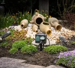 Spot sur piquet, d'extérieur, Syna, aluminium, noir, IP55, LED, 3000K, 470lm, L14,5cm, H10cm - Slv