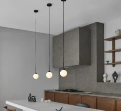 Suspension, Apiales 1, laiton, verre opalin, Ø12cm, H23,7cm - Nuura