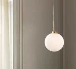 Suspension, Apiales 1, Large, laiton, verre opalin, Ø20cm, H31,6cm - Nuura