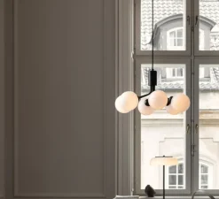 Suspension, Apiales 6, noir satin, verre opalin, L50cm, H26,3cm - Nuura