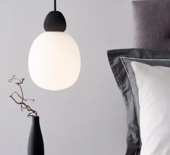 Suspension, Buddy, noir mat et verre opalin, Ø18,4cm, H28cm - Belid