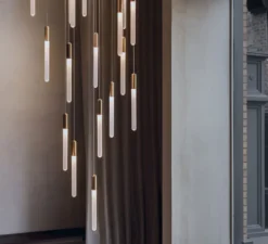 Suspension, Cascadia C33, laiton brossé, LED, 2700K, 10560 lm, Ø70cm, H332-1032cm - Studio Matthew McCormick