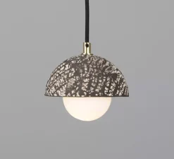 Suspension, Ferox, argile noire, laiton poli, Ø14cm, H15cm - Mullan Lighting