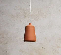 Suspension, Flame Tall, rouge mat, câble blanc, IP44, LED, dim, 2700K, 800 lm, Ø14cm, H23cm - Pott