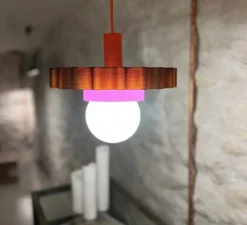 Suspension, Gigi n°3, câble orange, blanc, violet, Ø28cm, H14,5cm - Warren & Laetitia pour Nedgis