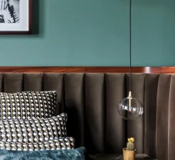 Suspension, Glass Globe 150, laiton brossé, verre transparent, Ø15cm, H15cm - Schwung