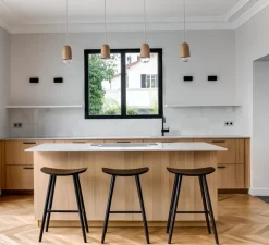 Suspension, Luce Medium, chêne massif, 2800K, 400lm, H18cm, Ø10cm - Hartô