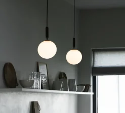 Suspension, Miira 1 large, noir, globe opalin, Ø20cm, H35,3cm - Nuura