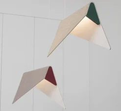 Suspension, Mobula Petite, blanc, tissus doré, feutrine vert sapin/aubergine, LED, 3000K, lm, L17cm, H22cm - DesignHeure