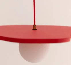Suspension, Nenuphar moyen, peinture laquée rouge, Ø50cm, H1,5cm - Little Anana