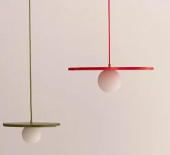 Suspension, Nenuphar moyen, peinture laquée rouge, Ø50cm, H1,5cm - Little Anana