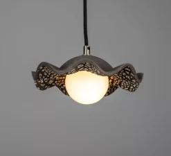 Suspension, Rivale, argile noire, argent antique, globe opalin, Ø21cm, H8,5cm - Mullan Lighting