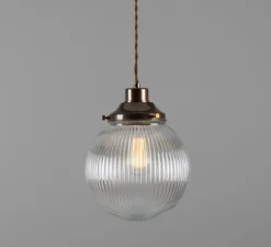 Suspension, Stanley, globe en verre holophane, laiton antique, câble 2m, Ø20cm, H23cm - Mullan Lighting