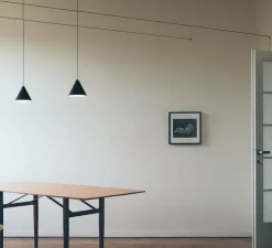 Suspension, String Light (cone, 12m, alimentation sol), noir, LED, 2700K, 1033lm, Ø19cm, H16cm - Flos