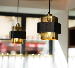 Suspension, Tarya , noir et laiton, L23cm, H31cm - Gong