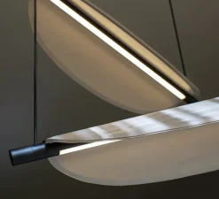 Suspension, Thula 562.21, corps noir, détail noir, abat-jour cuir beige, IP40, LED, 2700K, 1500lm, L67cm, H11cm - Tooy