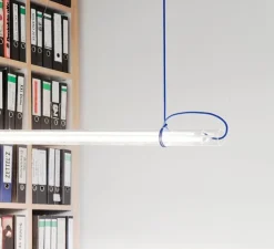 Suspension, Tubular, blanc, câble bleu, LED, 3000K, 1647lm, L125cm, H6cm - Ingo Maurer
