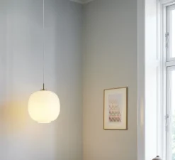 Suspension, VL45 Radiohus, laiton, verre opal brillant, LED, 1800-3000K, 2763lm, Ø37cm, H44,8cm - Louis Poulsen